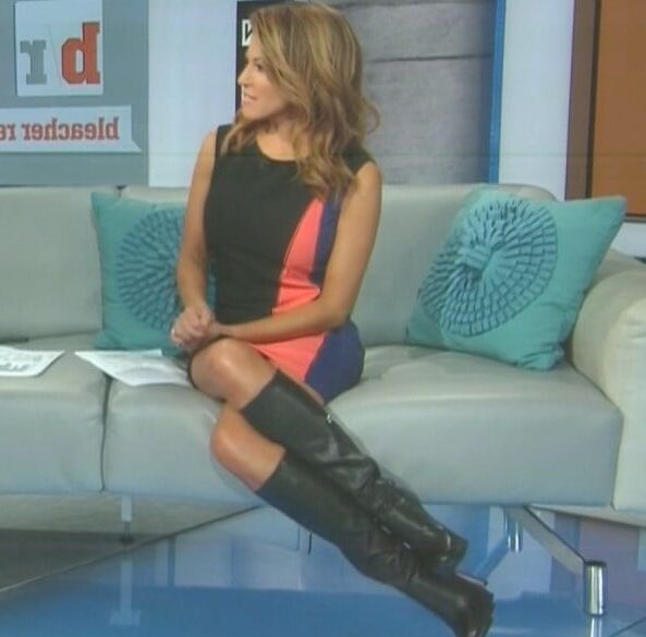 Female Celebrity Boots &amp; Leather - Robin Meade