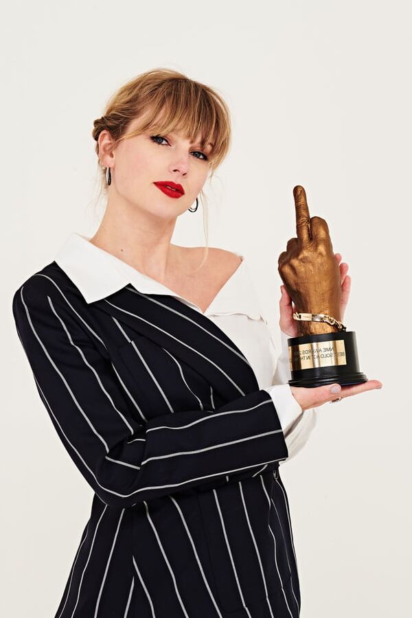 Taylor Swift - NME Awards &;