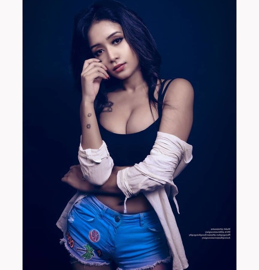 BENGALI GLAMOROUS BABE