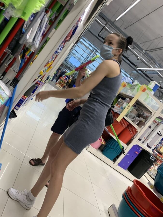 Milf lady upskirt
