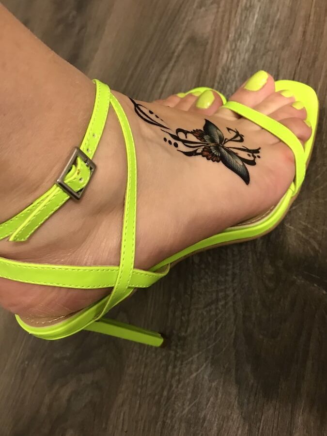 Green toes &amp; heels with cum
