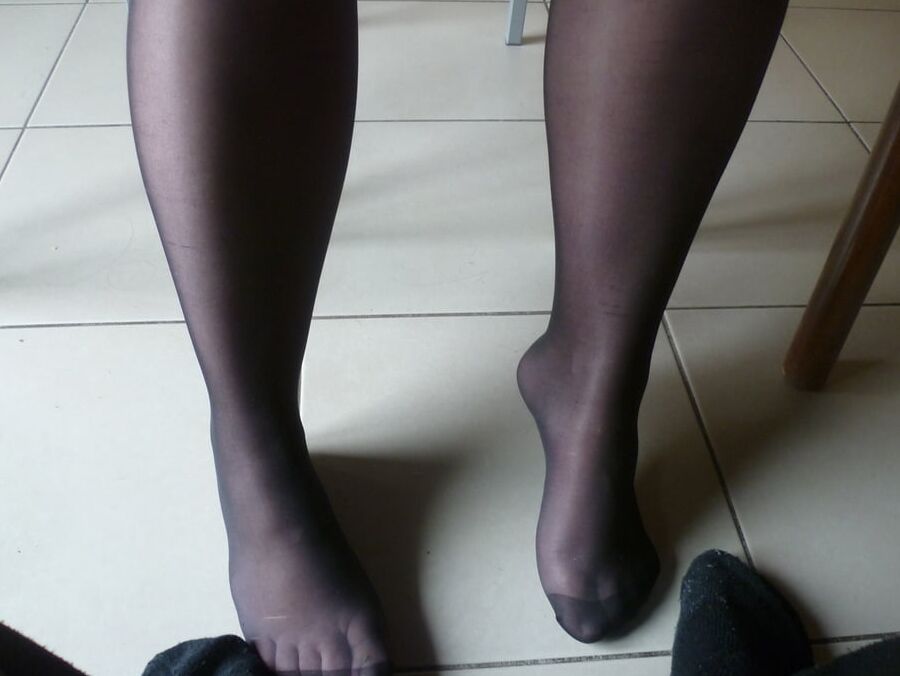 les pieds de ma salope en dim up noirs