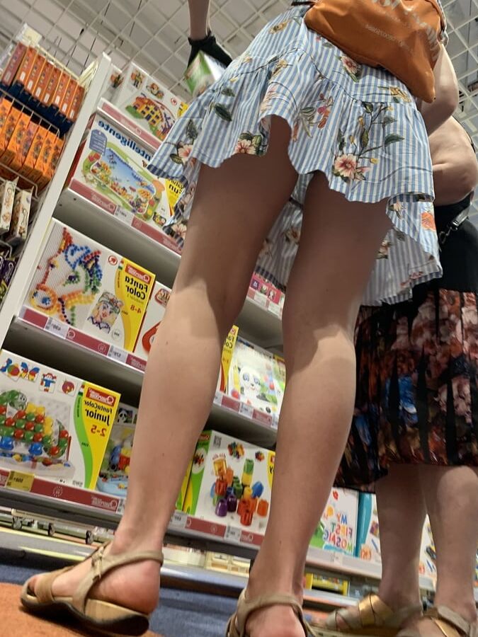 Upskirt mature in kmall
