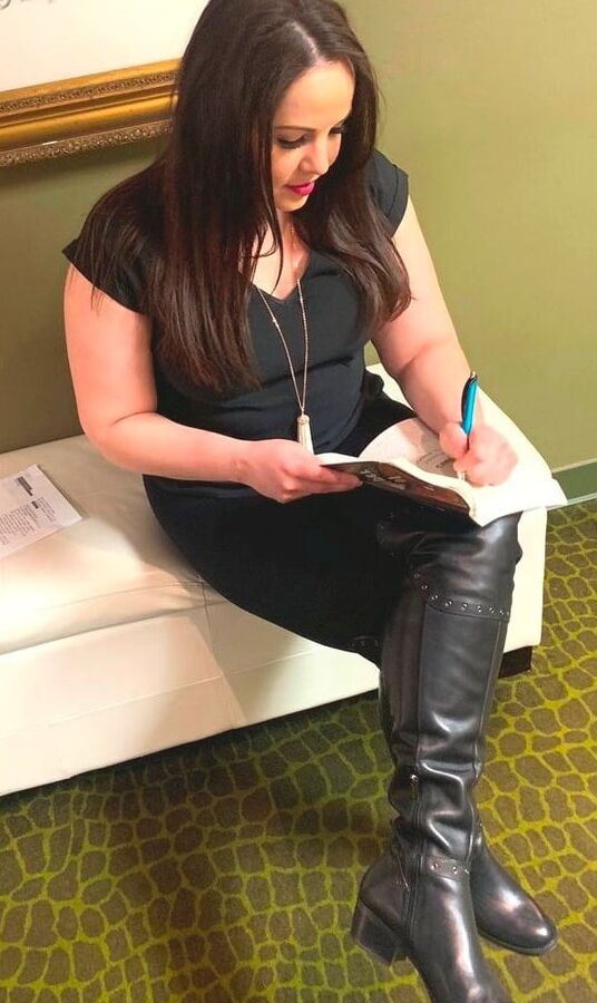 Female Celebrity Boots &amp; Leather - Kelly Nyberg