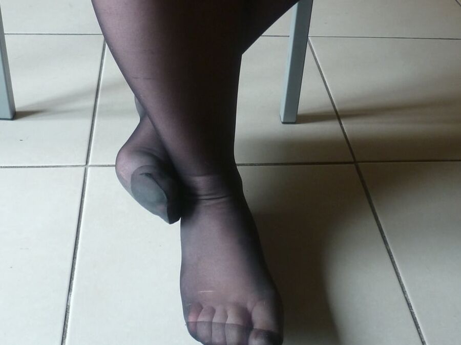 les pieds de ma salope en dim up noirs