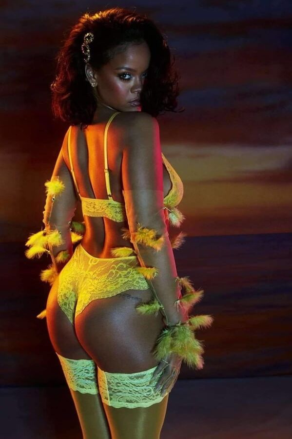 Rihanna-Leaked Pics