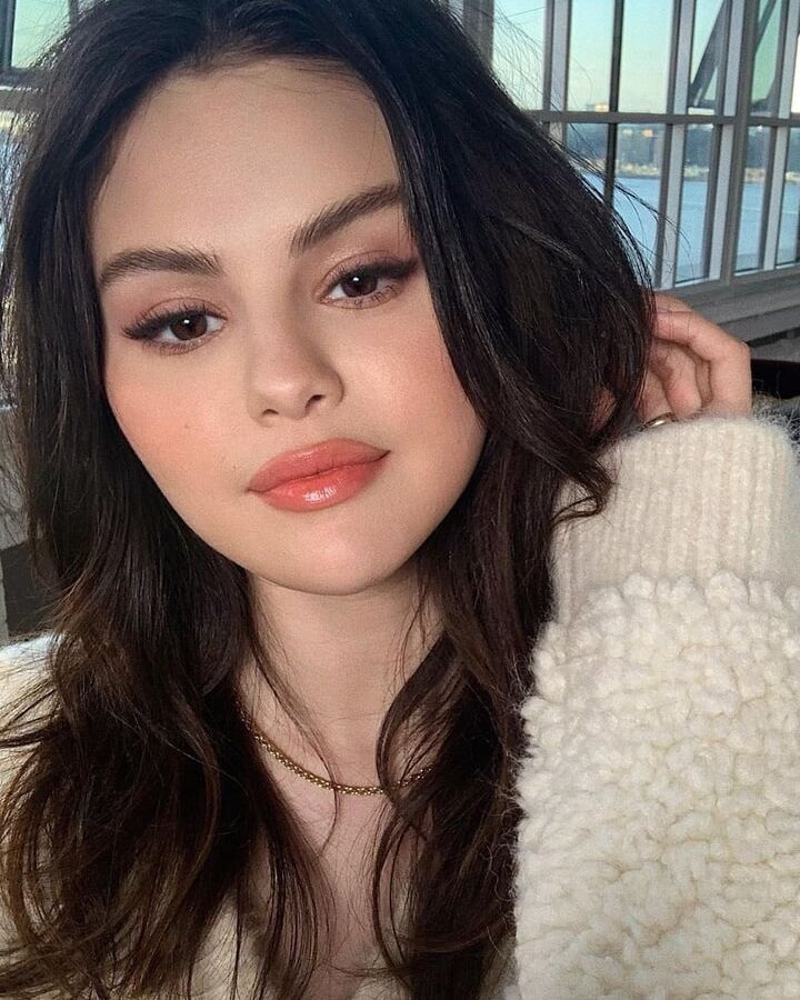 Selena Gomez hot