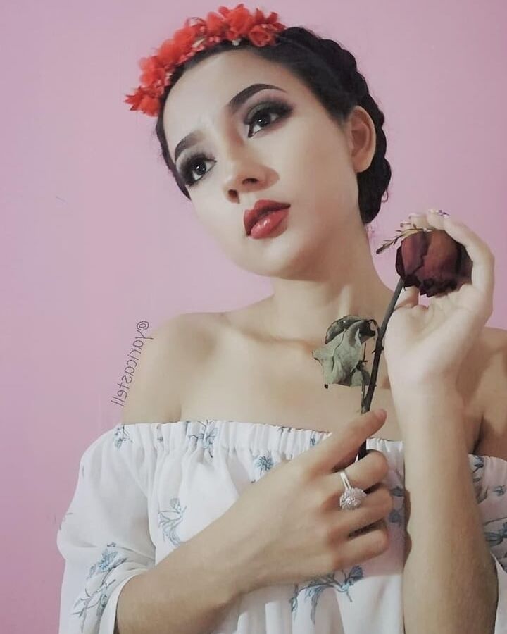 Yari Castellanos conejita