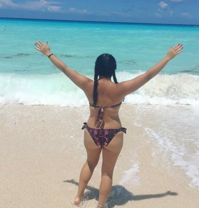 Milf en bikini tanga rica chichona caliente hot shaved mommy
