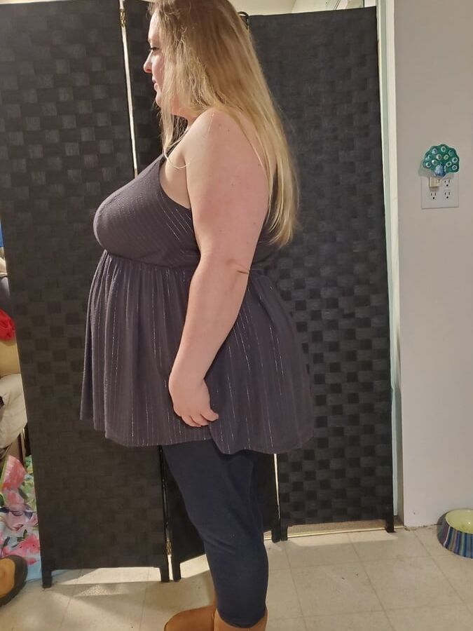 gorgeous bbw does a strip