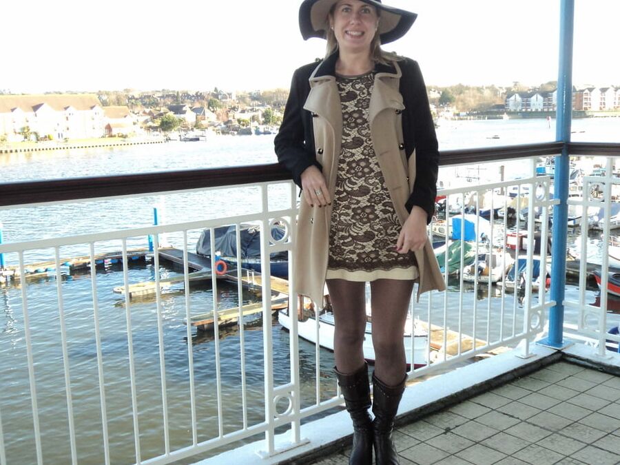 gorgeous uk leggy milf