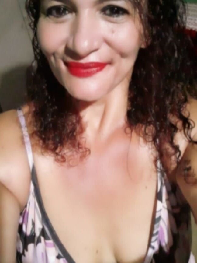 ROSI FARIAS CULONA PIERNAS HERMOSA MADURA ASS MATURE