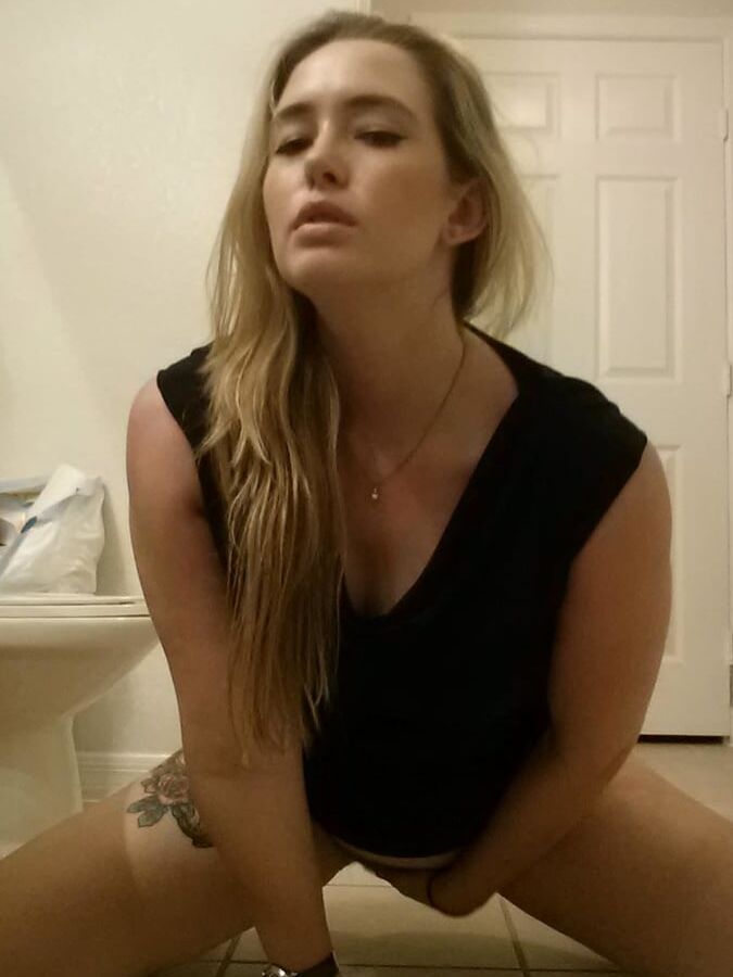 Blonde Beauty, Big Insertions In Both Holes