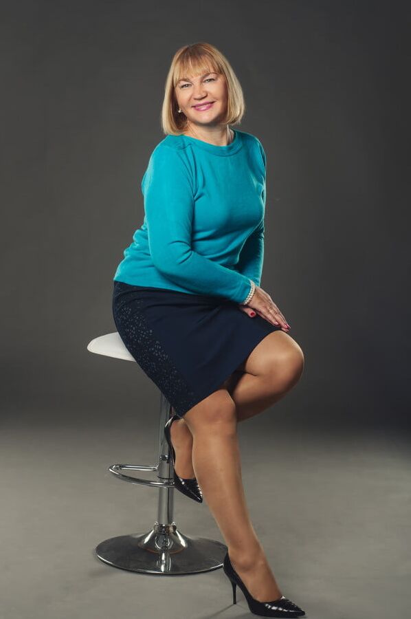 Sexy MILFs Thick Thighs