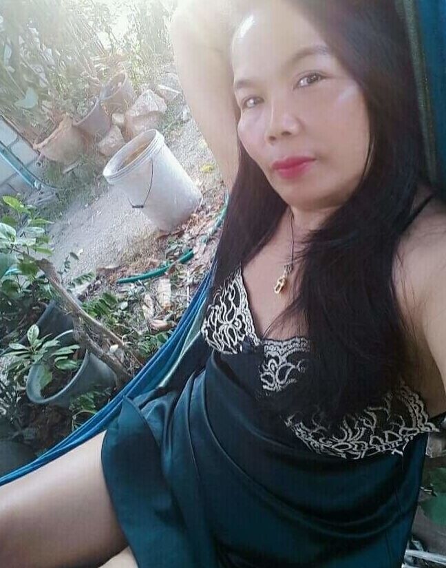 Ibu memakai baju tidur sexy