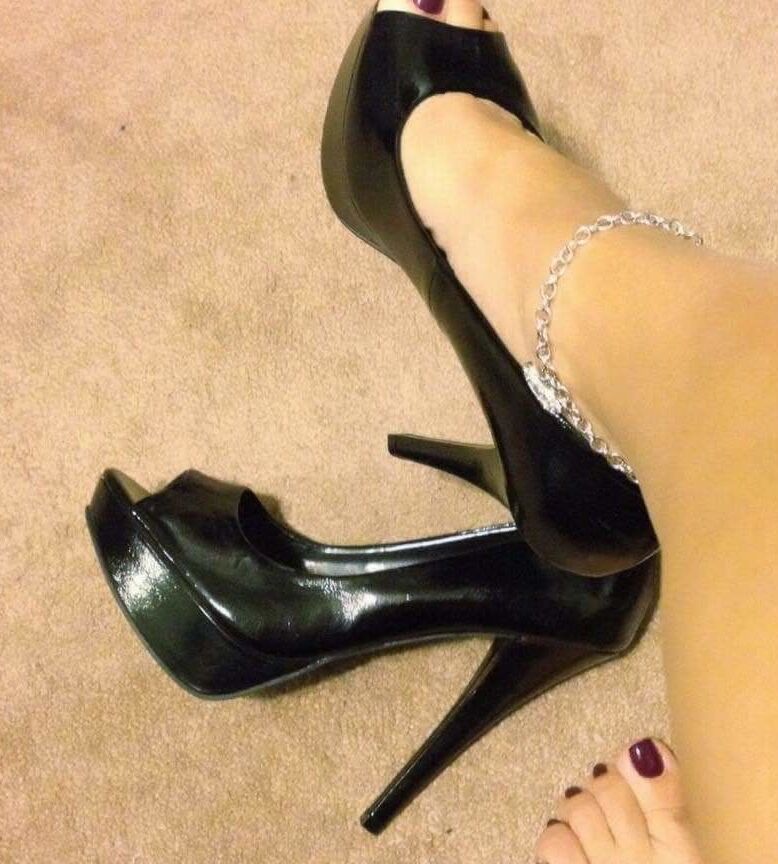 SEXY MILF love FEETs