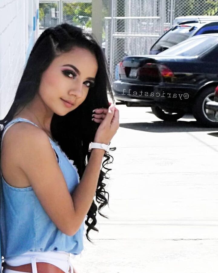 Yari Castellanos conejita