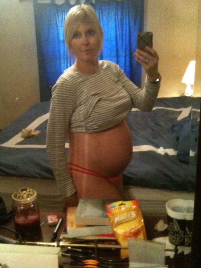 Super hot amateur pregnant blonde just wow