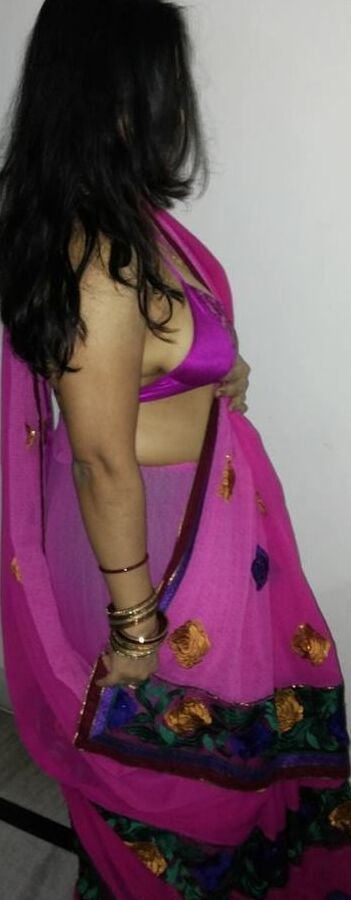 desi bhabhi wearing expensive jewellerys