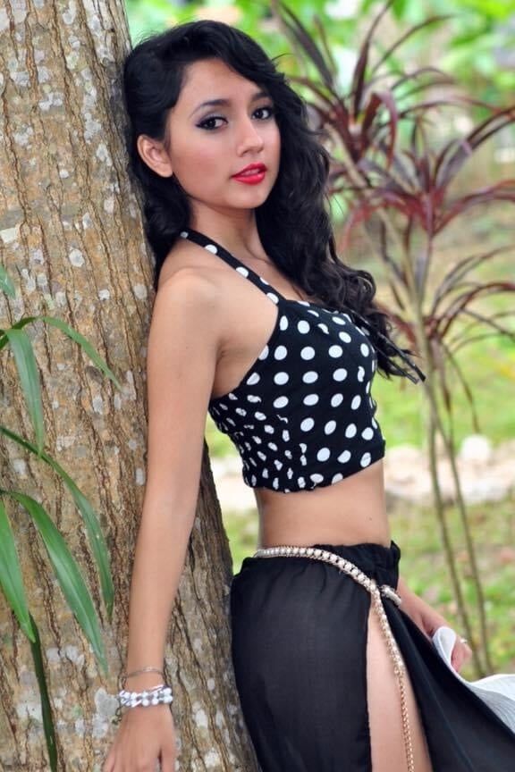 Yari Castellanos conejita