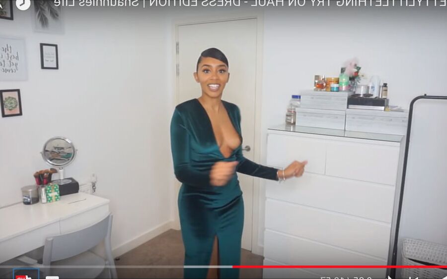 Shaunnie&;s Life Shaunnie_xoxo Youtuber Instagram Nip Slip