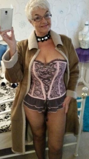 Sexy Mature selfie