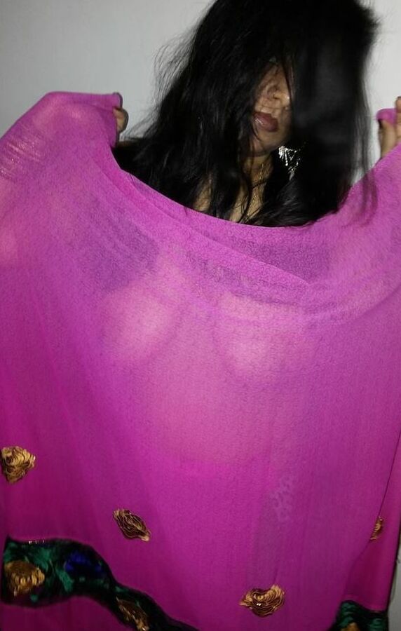 desi bhabhi wearing expensive jewellerys