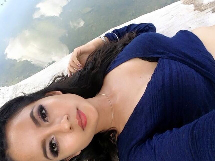 Yari Castellanos conejita