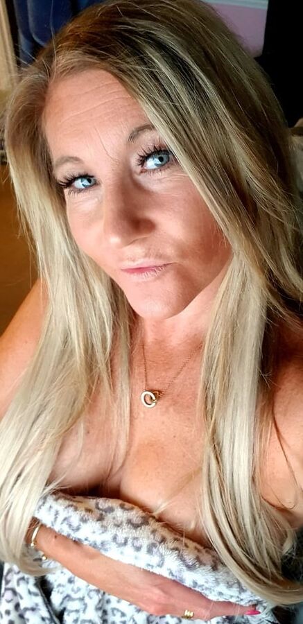 Sexy as fuck MILF Slut
