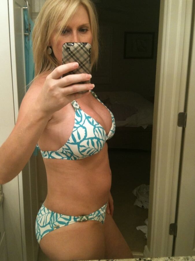 Super hot amateur pregnant blonde just wow