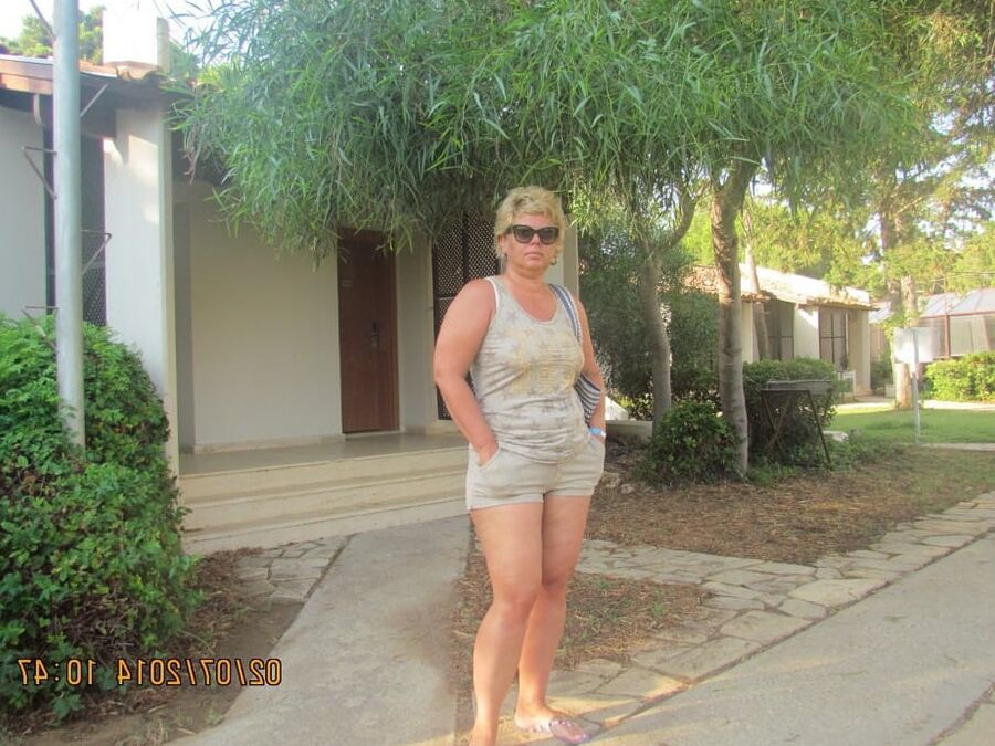 Milfs with calves from social networks