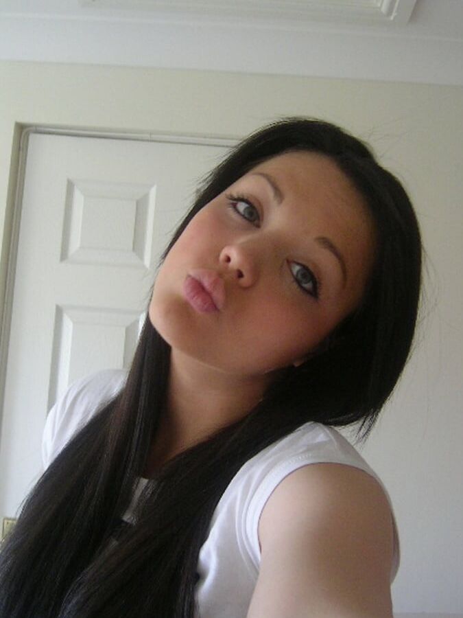 brune bien excitante