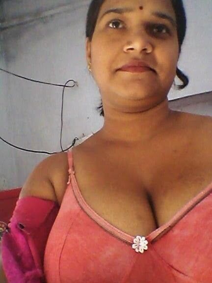 Indian big aunty nude big boobs
