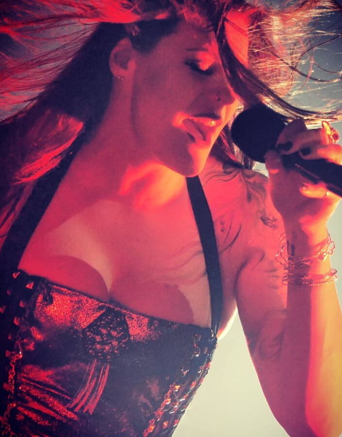 Female celebs - Floor Jansen