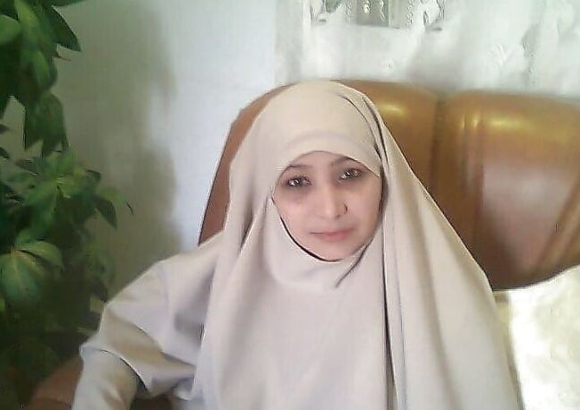 Mature mom hijeb