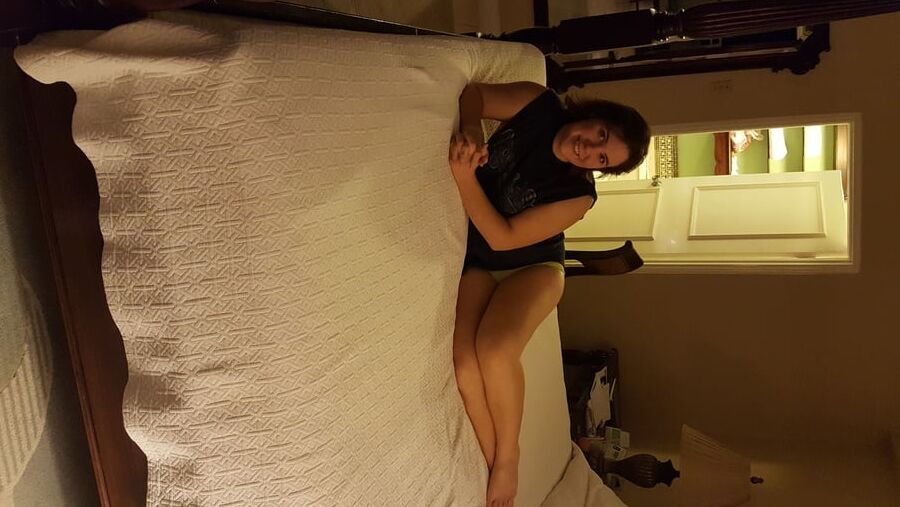 Mncuck wife expose and spread her pics