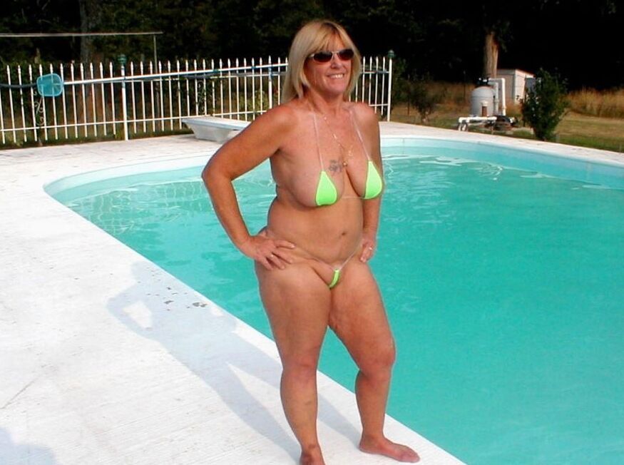 milfs and mature in daring bikini&;s