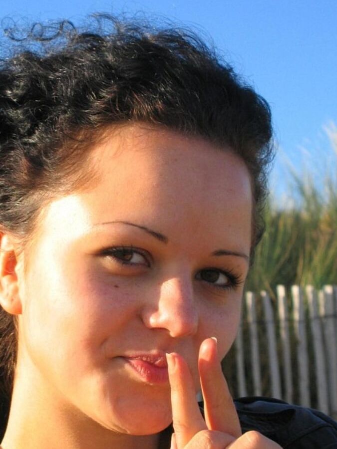 Brunette Wife in Vacancy