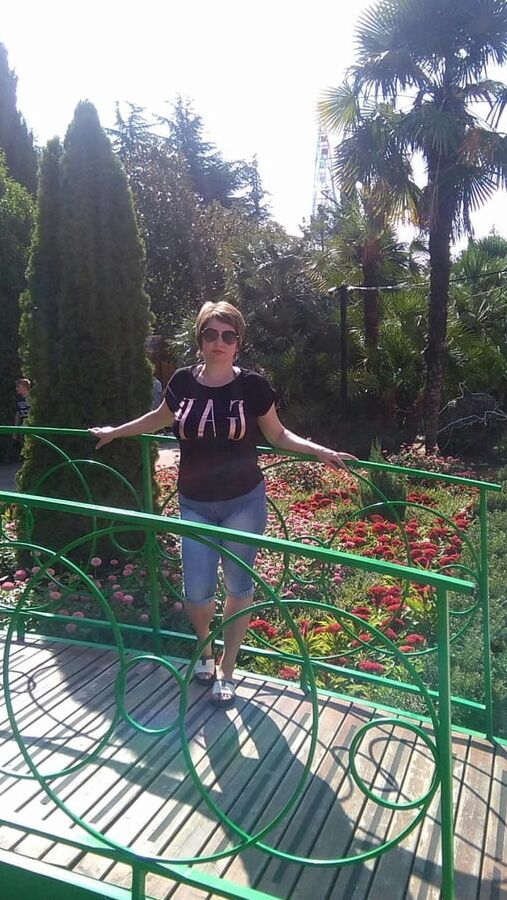 Milfs with calves from social networks