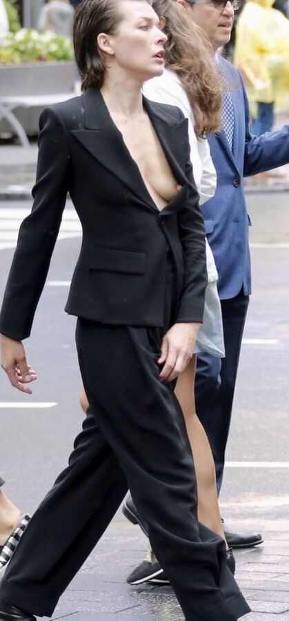 Downblouse &amp; Nipple Peeks