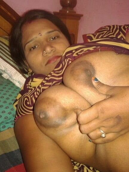 Indian big aunty nude big boobs