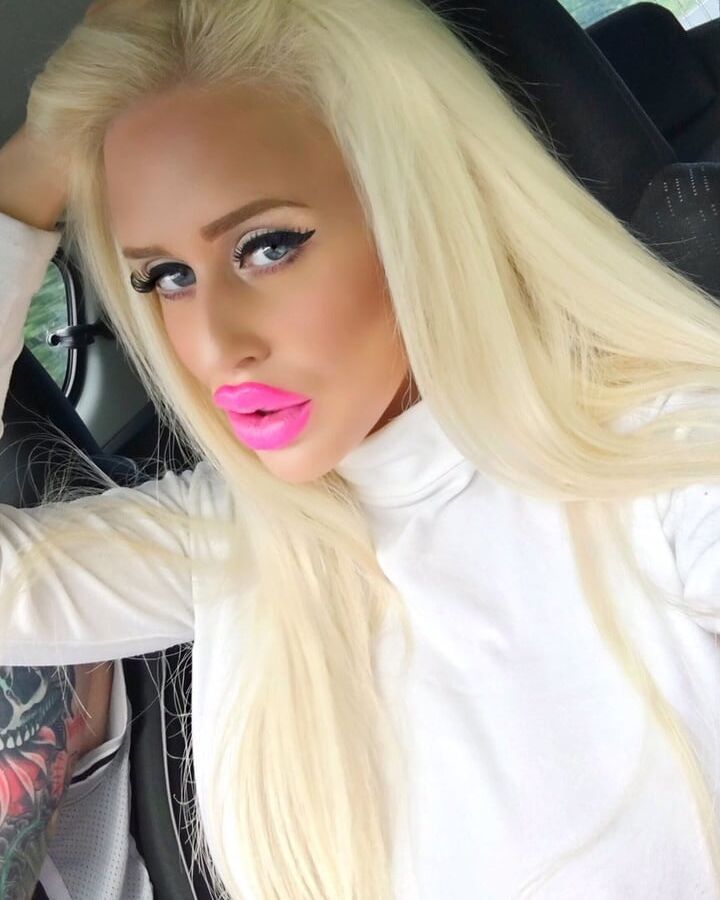 Bimbo Queen Alicia Amira