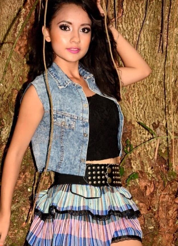 Yari Castellanos conejita