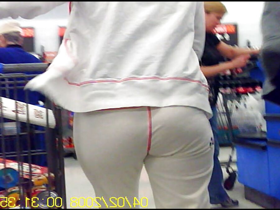 Lynn, white-collar sexy milf