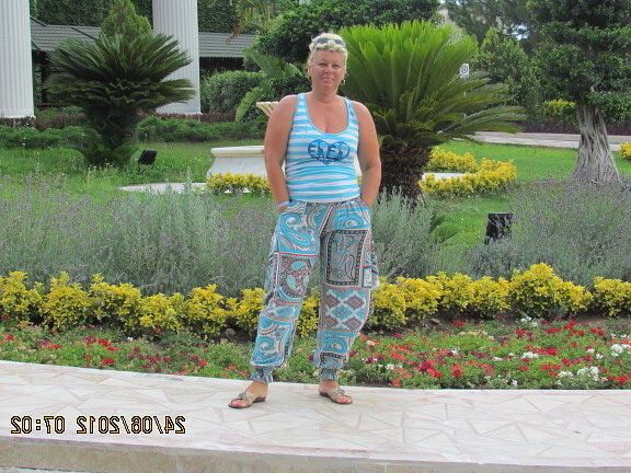 Milfs with calves from social networks