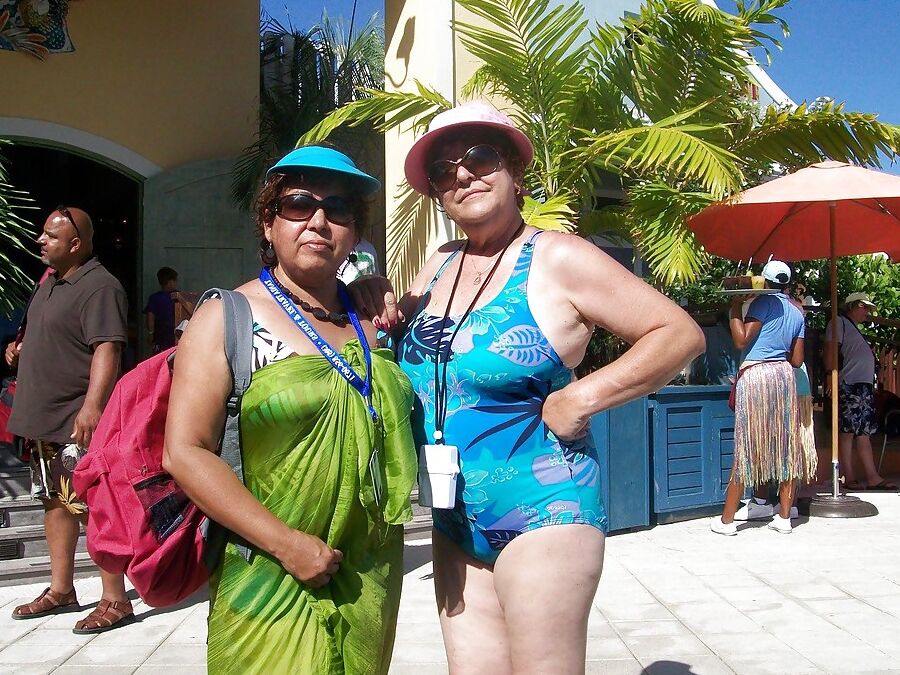 Ma femme en maillot de bain