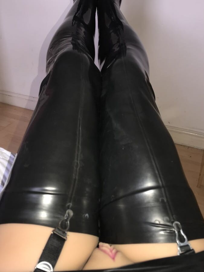 Dee in Latex