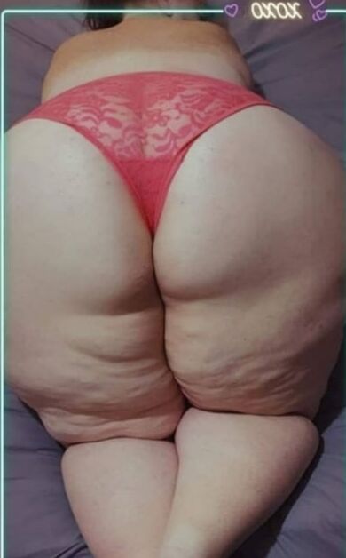 Clueless curvy BBW milf