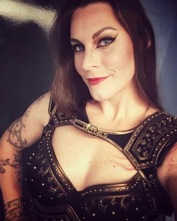 Female celebs - Floor Jansen