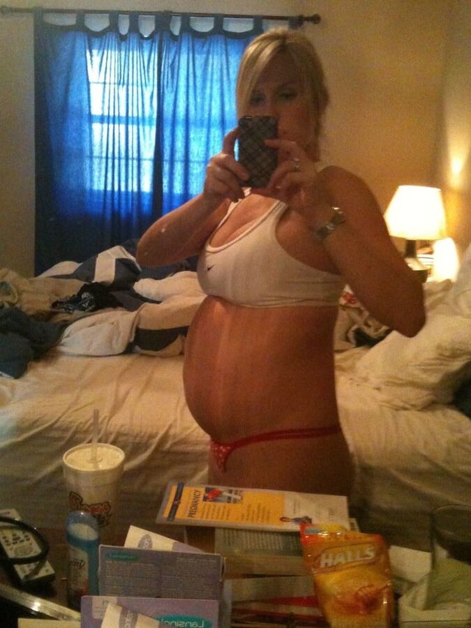 Super hot amateur pregnant blonde just wow